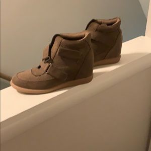 Green hi tops worn once 7 1/2